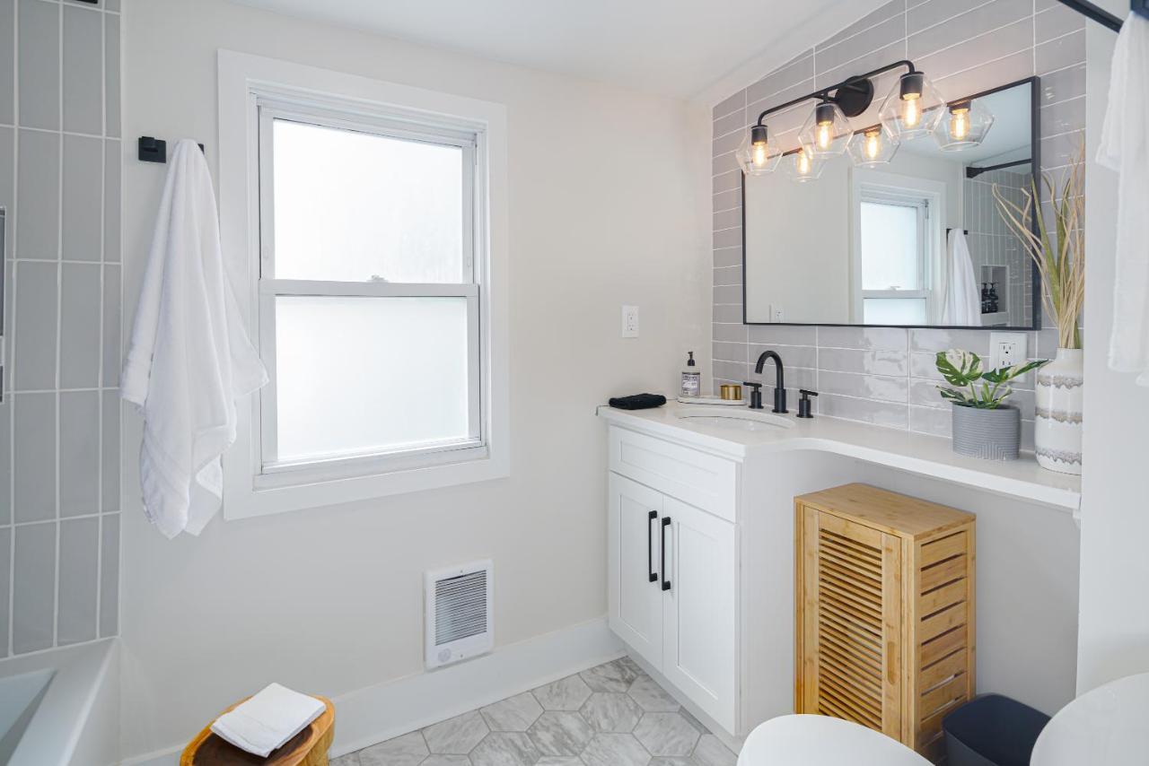 Modern + Airy Fishtown Townhouse W/ Arcade Holiday home *